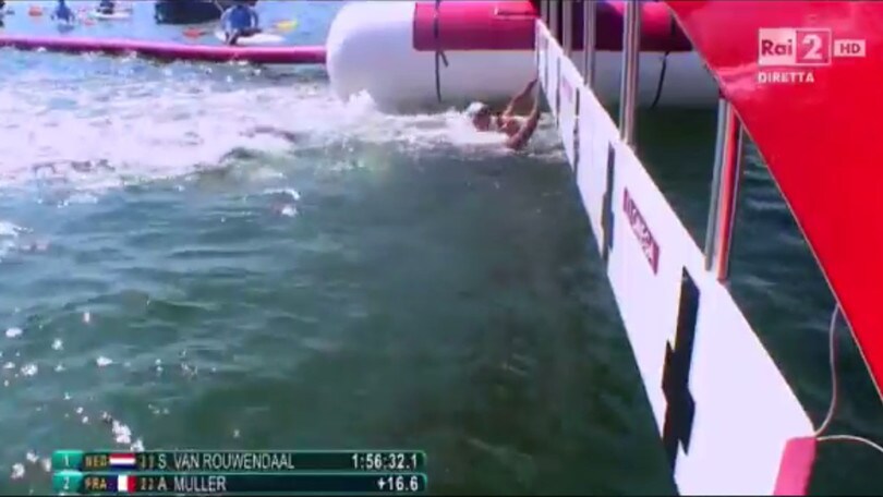 Nuoto, così la francese Muller voleva rubare l'argento alla Bruni