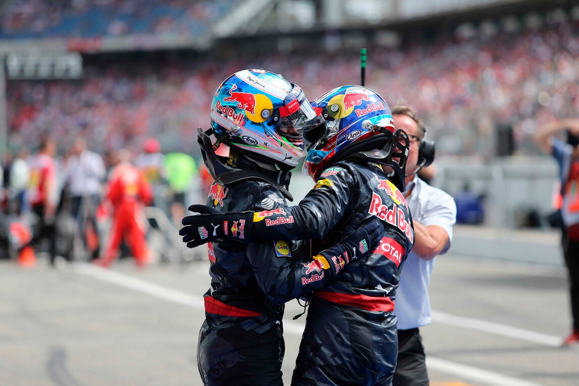 F1 Red Bull, Ricciardo: «Verstappen? Un nerd in pista»