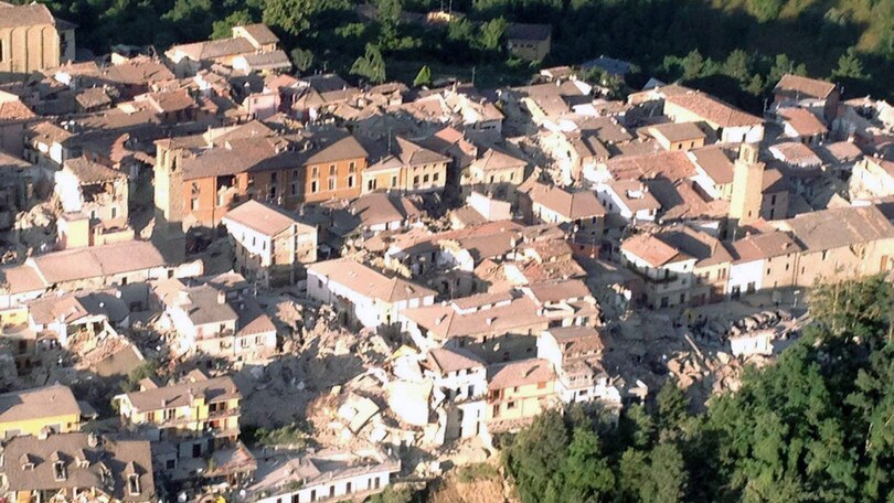 Terremoto, Amatrice dall'elicottero: il video della Polizia di Stato