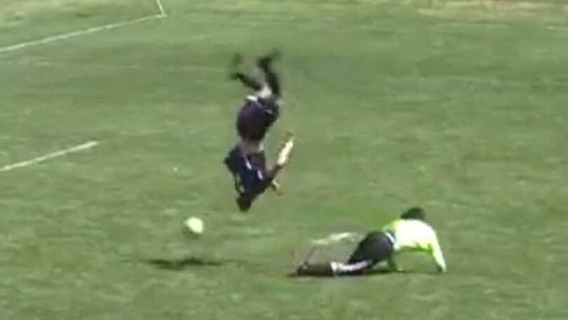 Arbitro crudele: annulla il gol più bello di sempre
