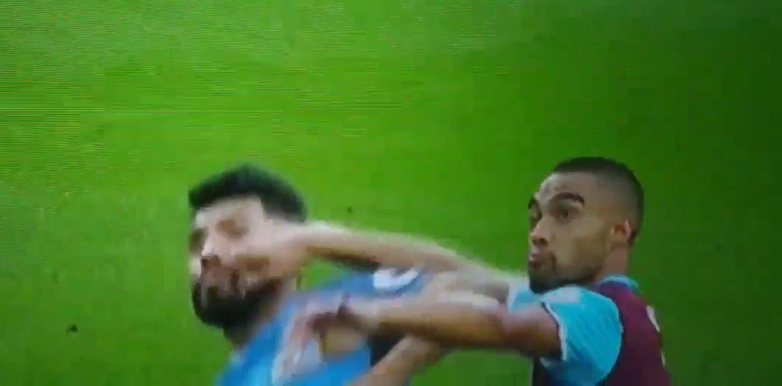 Premier League: gomitata di Aguero in faccia all'avversario
