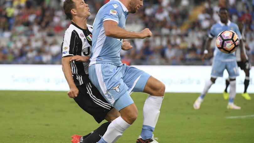 Calciomercato: «Il Chelsea bussa alla porta della Lazio per De Vrij»