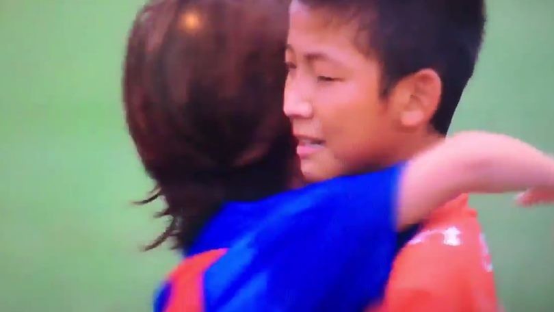 Dai bambini del Barcellona una lezione di sportività ai grandi