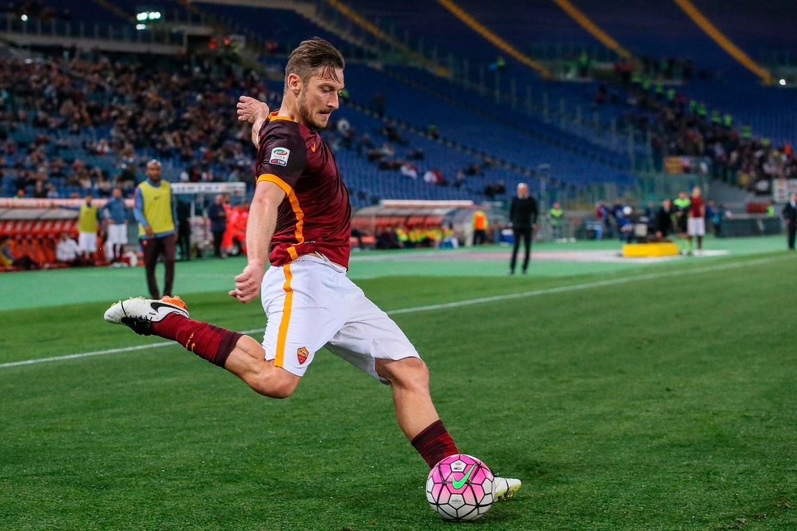 Calciomercato Roma, la lettera d'amore di Totti: «Dissi no al Milan»
