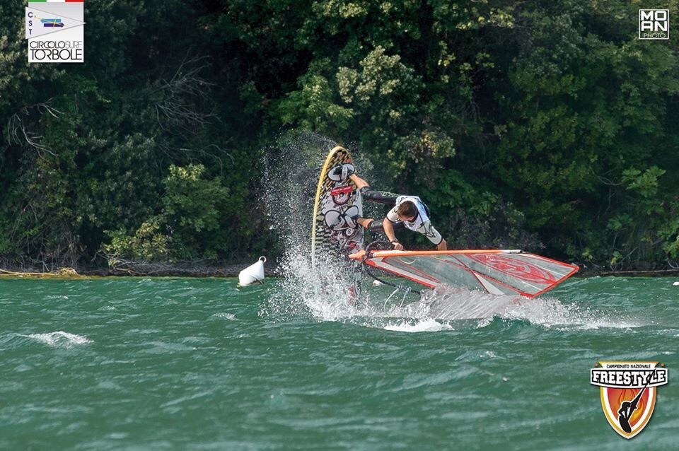 E' il milanese di Sardegna Testa il campione di freestyle windsurf 2016