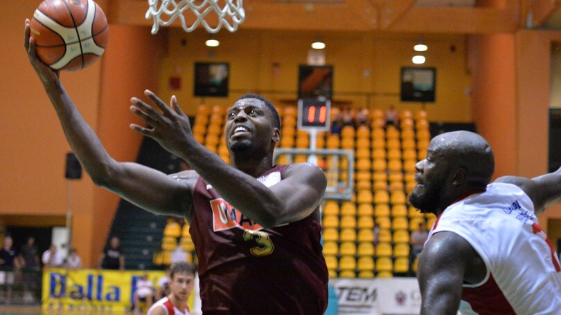Basket, Ejim esalta Venezia, Milano regola Lubiana