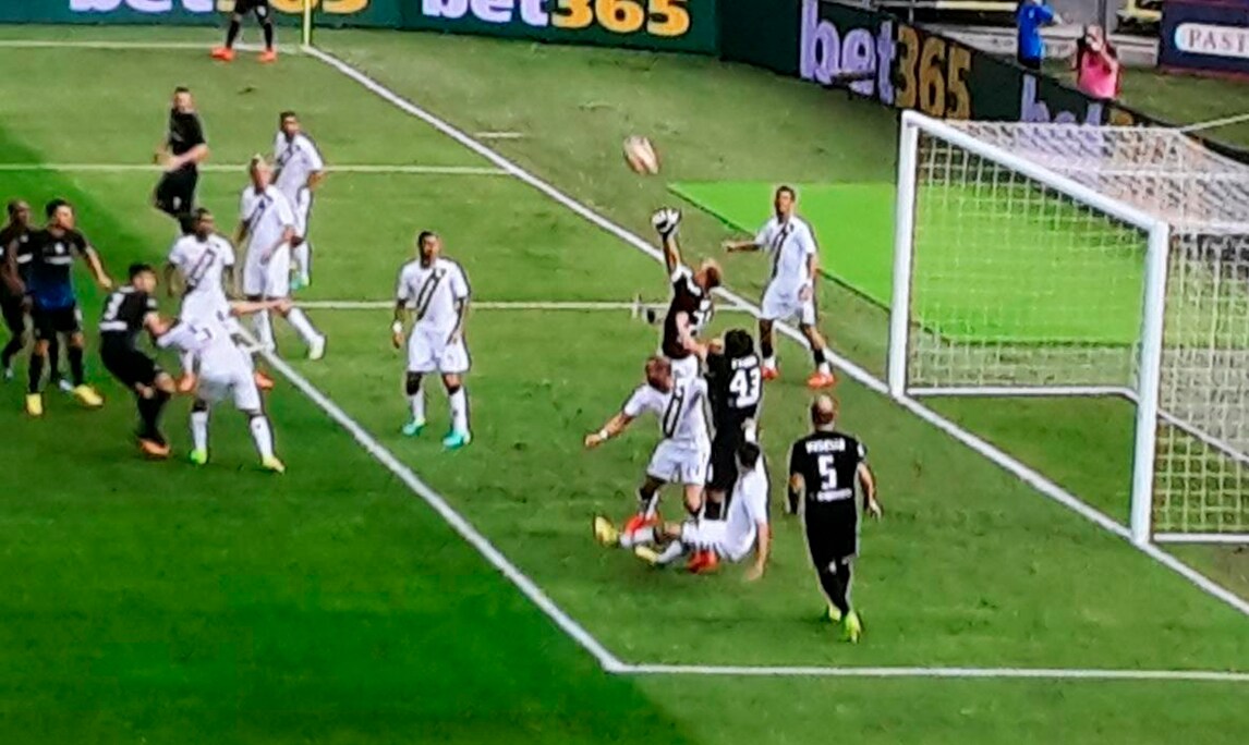 Hart, debutto con papera. Uscita a vuoto sull'1-1 dell'Atalanta