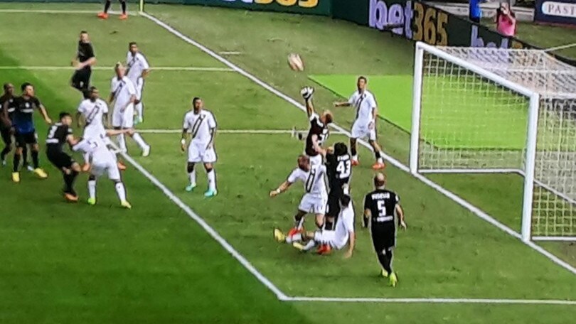 Hart, debutto con papera. Uscita a vuoto sull'1-1 dell'Atalanta
