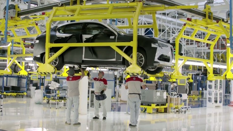 Alfa Romeo Stelvio, la prima immagine del SUV a Cassino