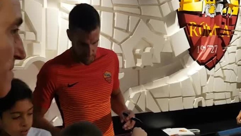 Strootman firma autografi