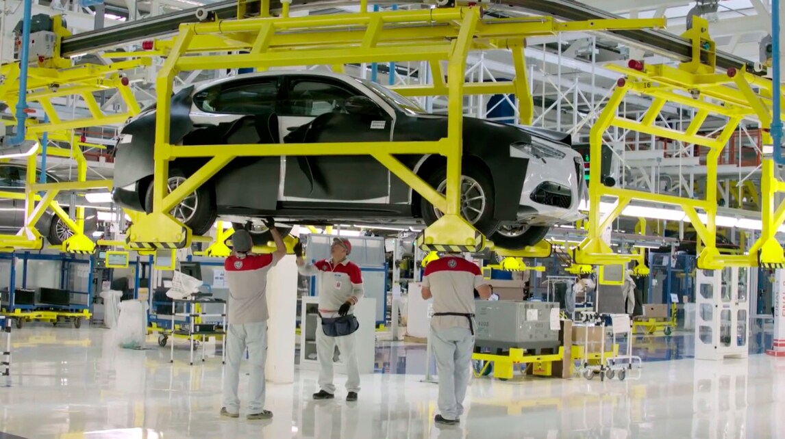 Alfa Romeo Stelvio, la prima immagine del SUV a Cassino