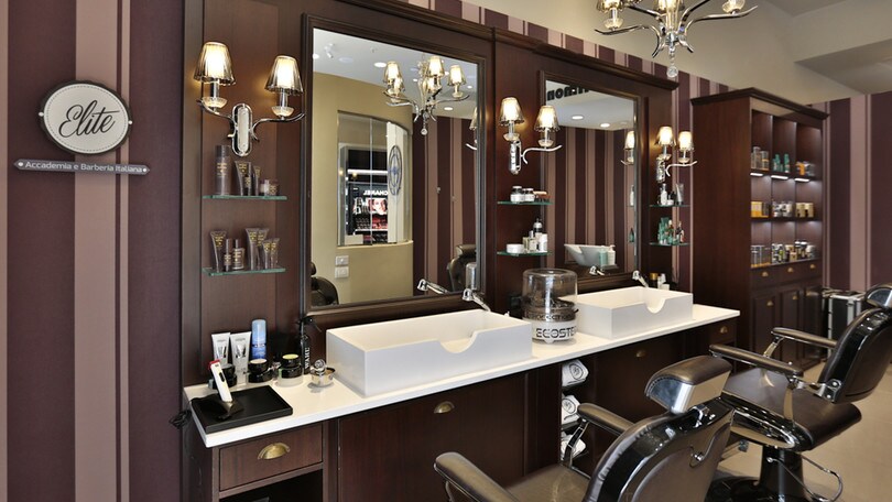 Un accurato servizio di barberia nella nuova Limoni Beauty Lounge di Milano