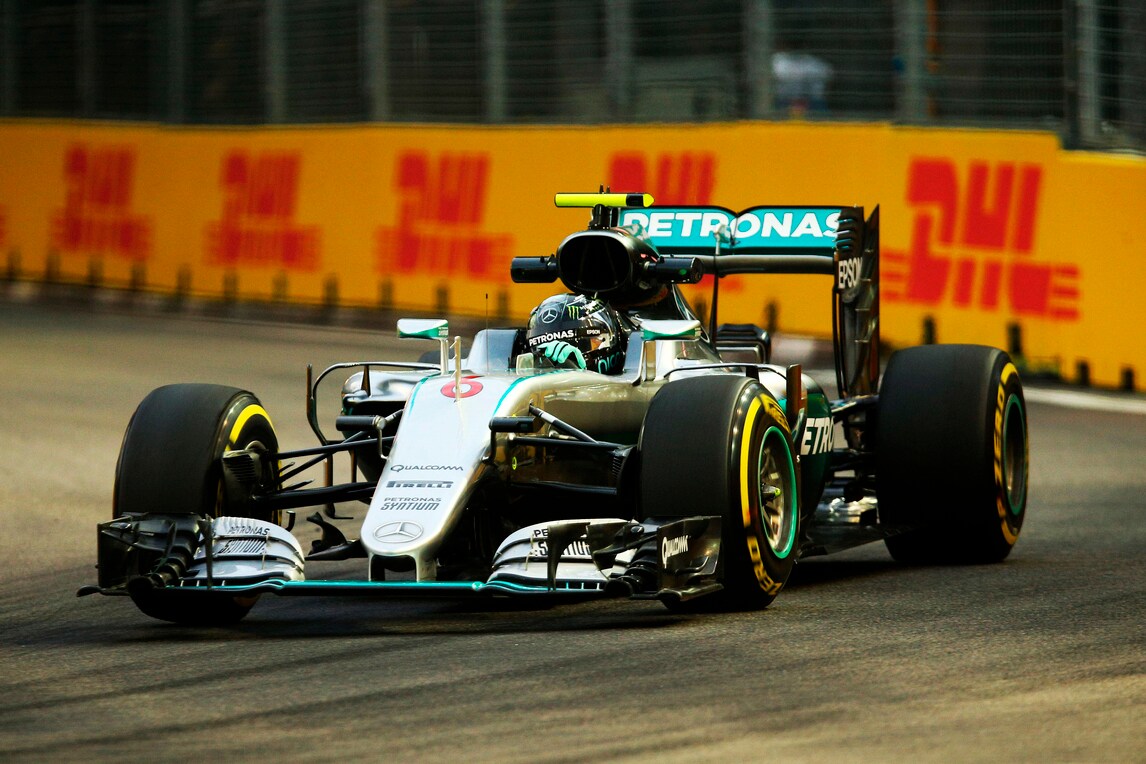 F1, Gp Singapore: Rosberg davanti a Raikkonen nelle seconde libere