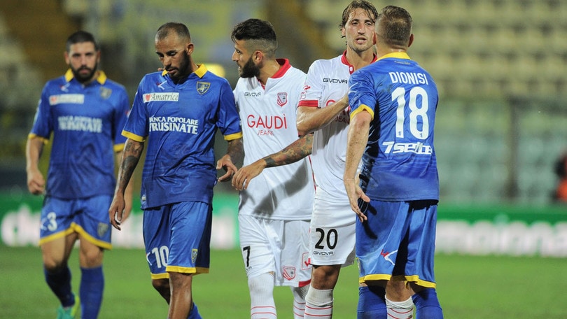 Serie B Carpi-Frosinone 0-0. Salernitana-Vicenza 2-3