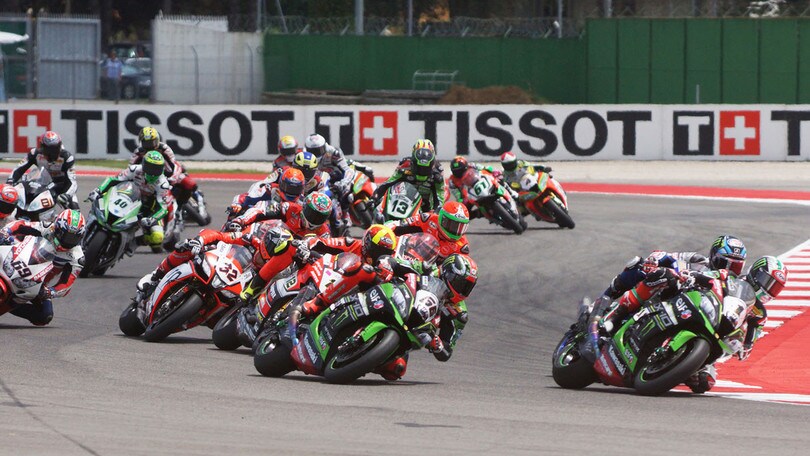 Sbk Germania, Davies stravince gara-1