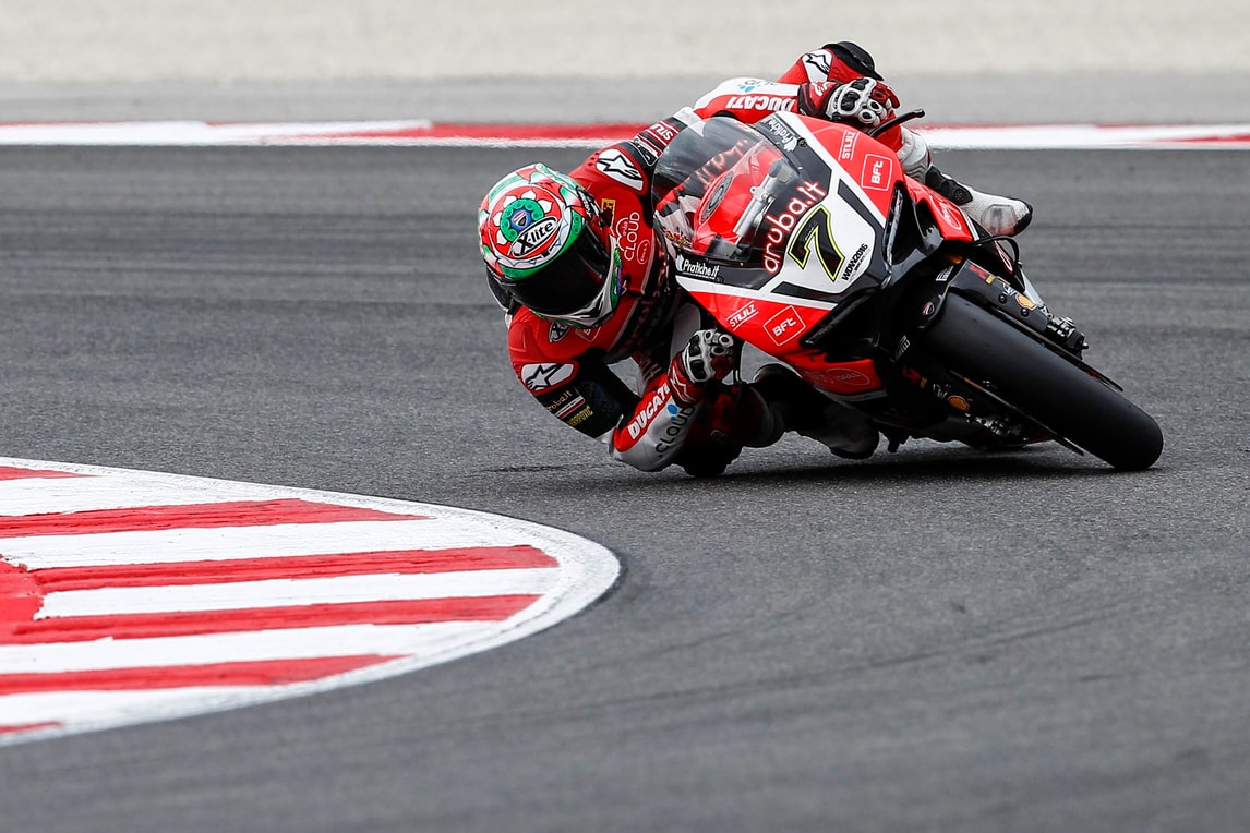 Superbike: Davies-show, bis facile in quota