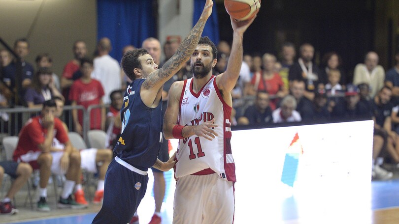 Basket, l'EA7 batte Cremona con super Simon