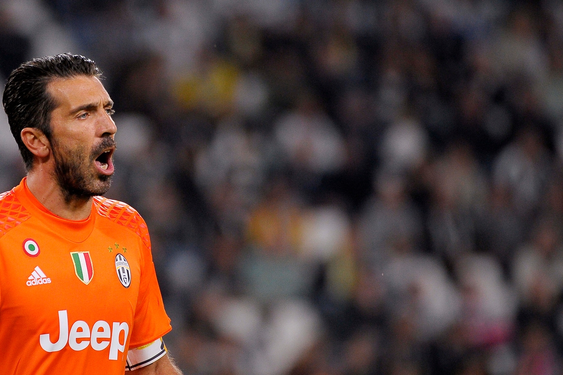 Juventus: Buffon, rientra l'allarme ginocchio