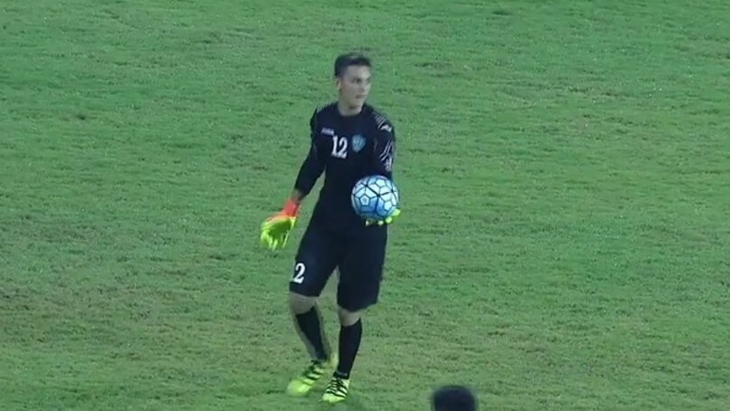 Portiere, ma che combini? Un gol ai confini della realtà...