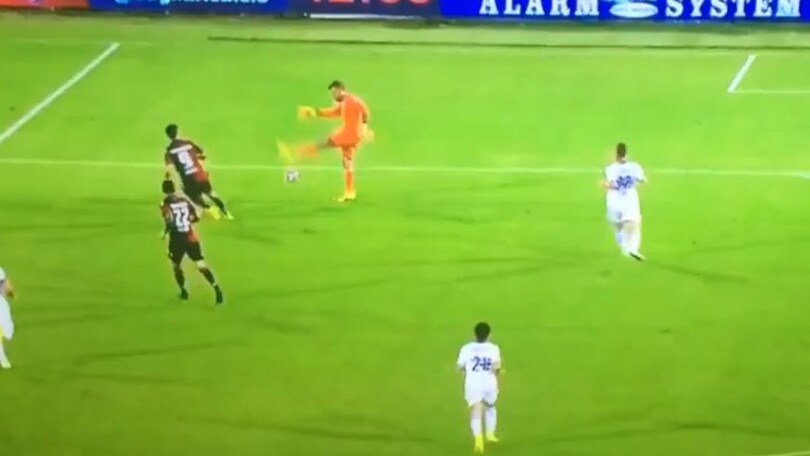 Cagliari-Sampdoria, ecco l'incredibile papera di Viviano