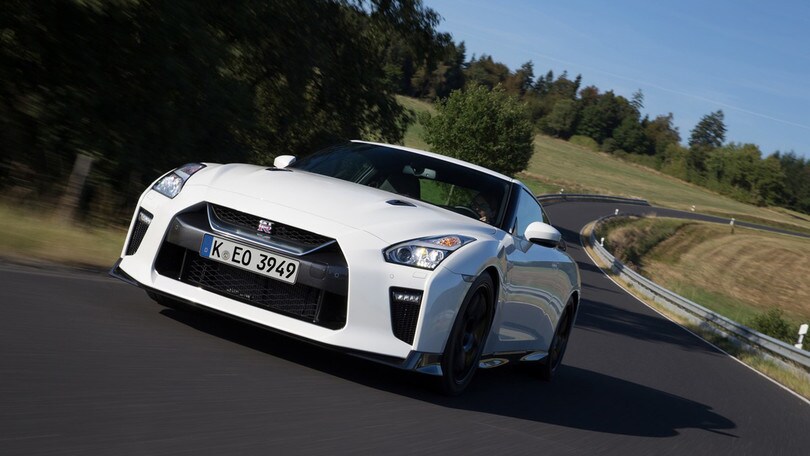 Nissan GT-R, a Parigi debutta la Track Edition