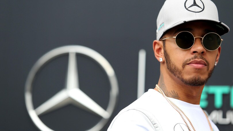 F1 Malesia: in lavagna Hamilton batte Rosberg