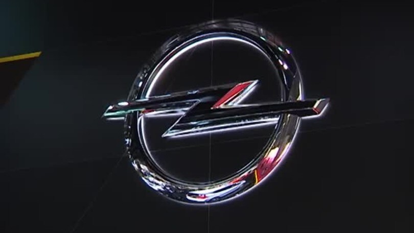 Salone di Parigi - Opel presenta Ampera E