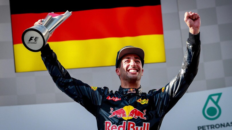 F1 Malesia: vittoria per Ricciardo, ritiro per Vettel e Hamilton