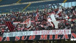 Milan, ecco gli striscioni dei tifosi per il compleanno di Berlusconi