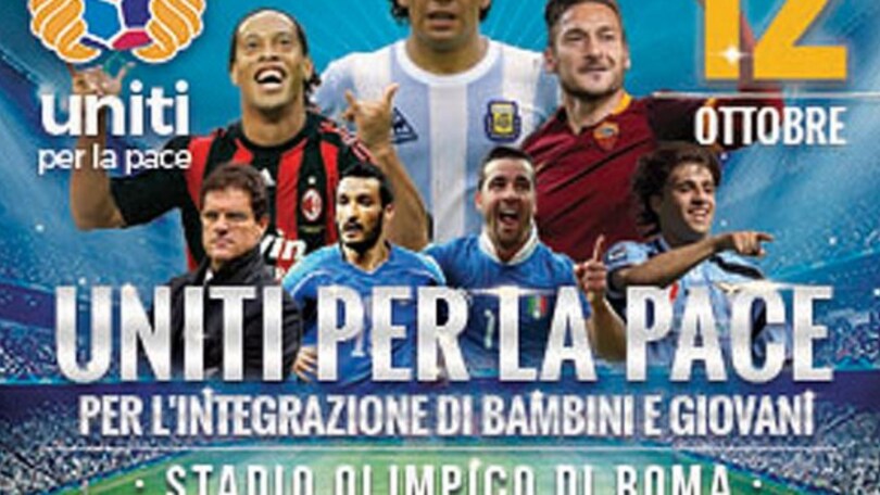 Amichevole per la pace a Roma. In campo Totti, Maradona e Ronaldinho