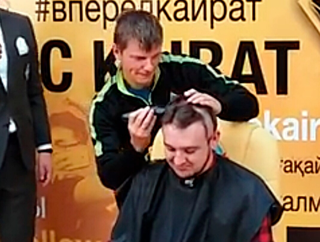Scommessa persa, Arshavin rade a zero un giornalista