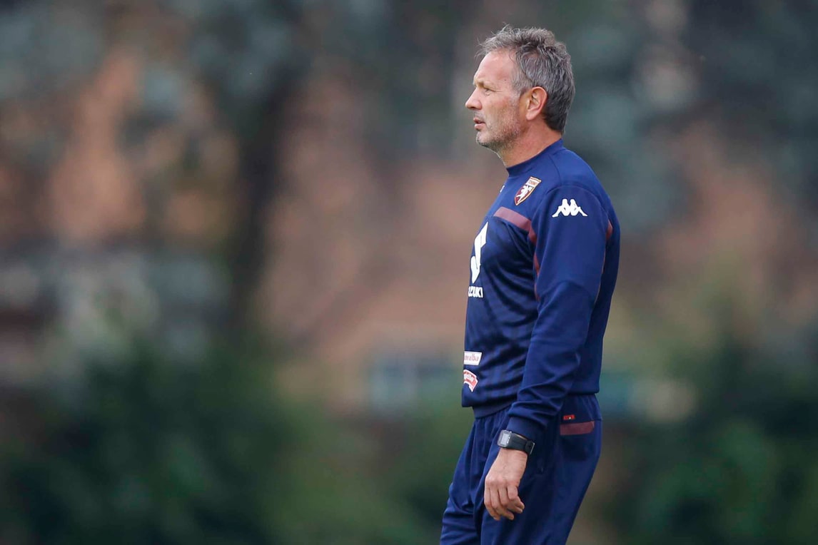 Torino: la squadra si allena, Mihajlovic non si perde un movimento