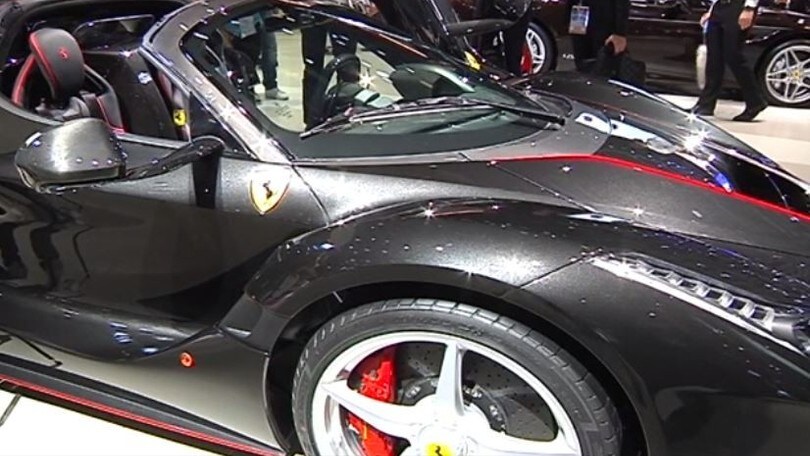 Ferrari LaFerrari Aperta al Salone di Parigi 2016