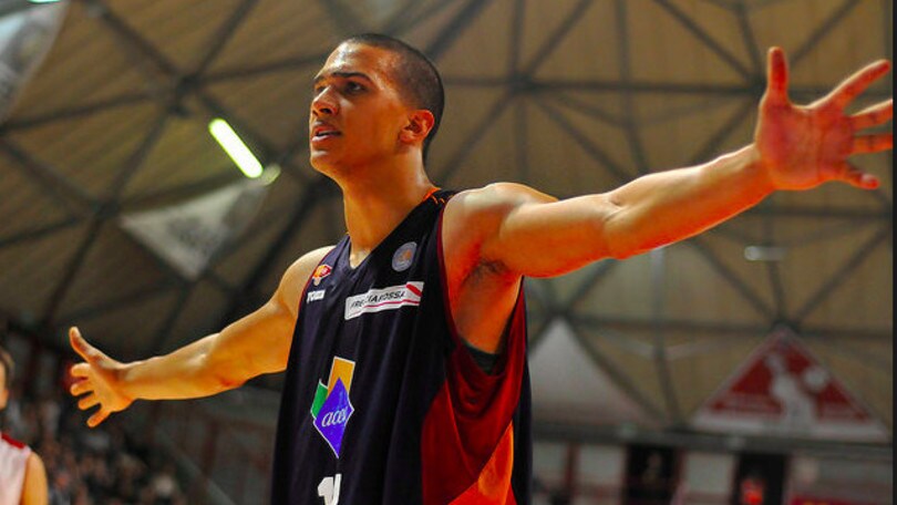 Brown affonda Reggio Calabria, Virtus in testa