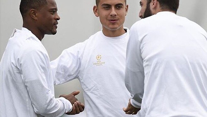 FOTO Champions League, Evra-Dybala-Higuain: amicizia social
