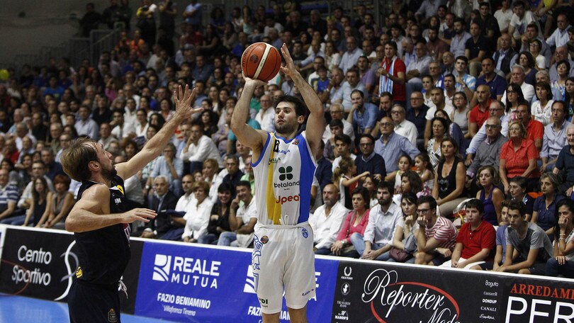 Fitipaldo stende Torino, primo sorriso Betaland