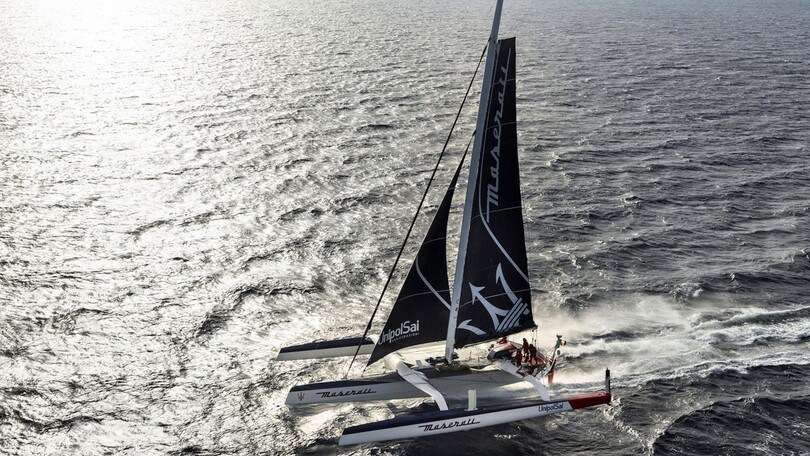 Vela: incidente al timone per Soldini con Maserati Multi 70