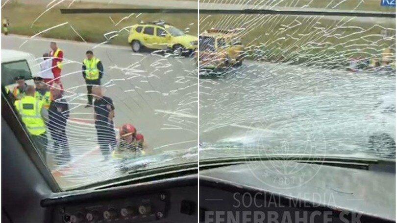 FOTO Atterraggio d'emergenza per il Fenerbahce