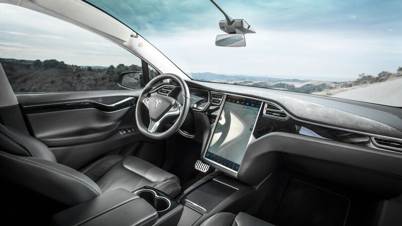 Tesla, ecco l'Autopilot di seconda generazione