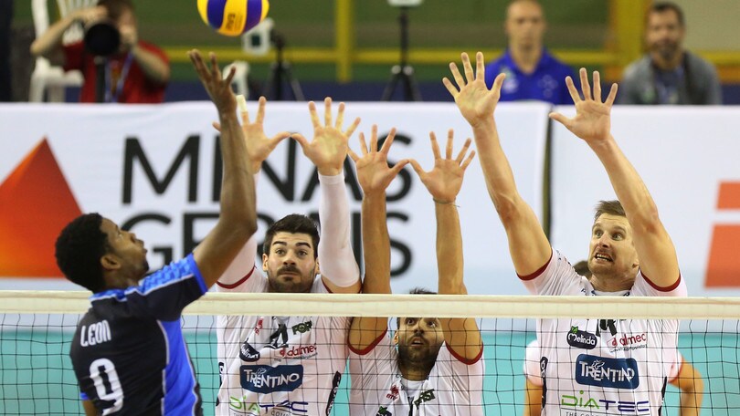 Trento non riesce a reggere l'urto della corazzata Kazan