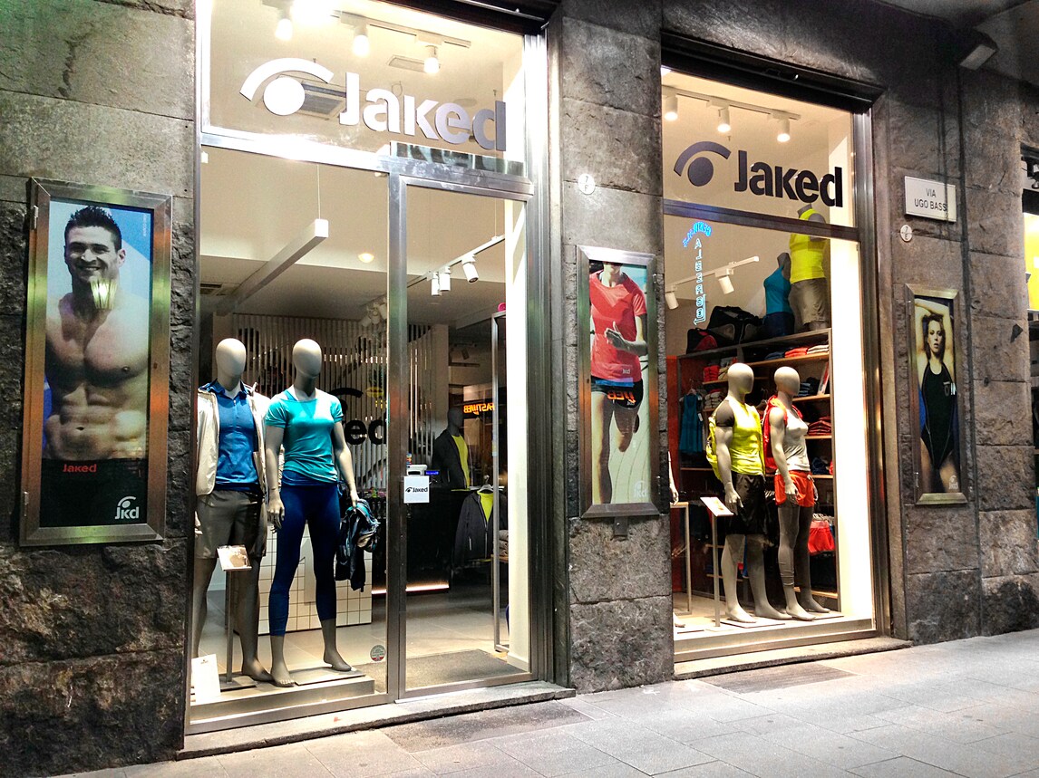 Festeggiamenti allo store Jaked di Bologna