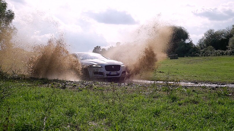 Jimmy and Cars episodio 3, Jaguar XF: Regina a 4 ruote motrici