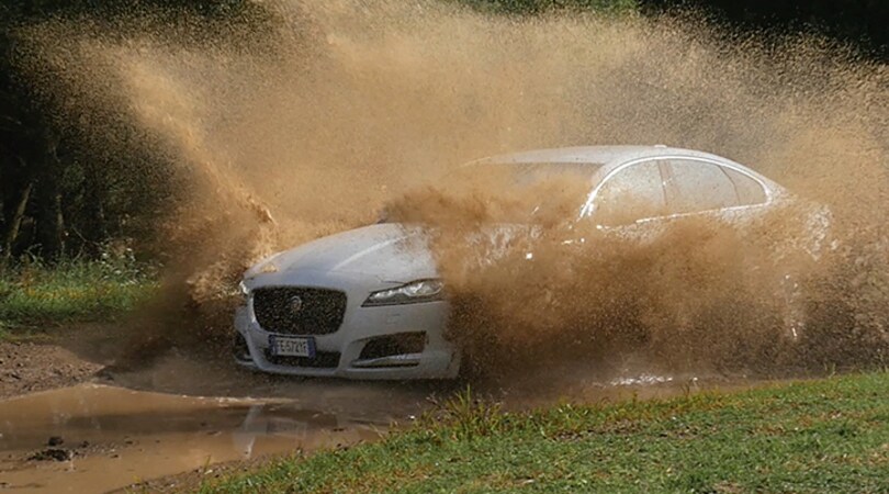 Jaguar XF, Jimmy Ghione prova la Regina a trazione integrale