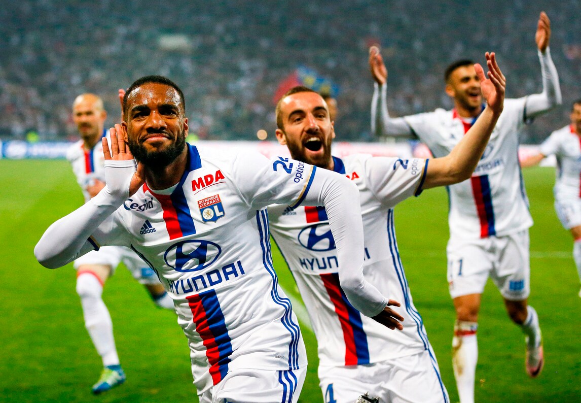 Calciomercato, dalla Francia: «Lacazette lascerà il Lione»