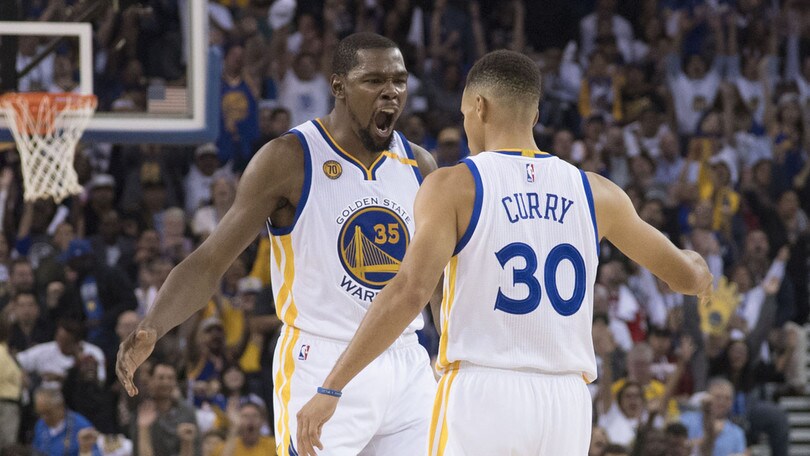 Curry si riprende i Warriors, Spurs ko con i Jazz