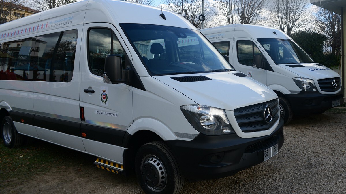 Mercedes dona un truck e due scuolabus ad Accumoli e Amatrice