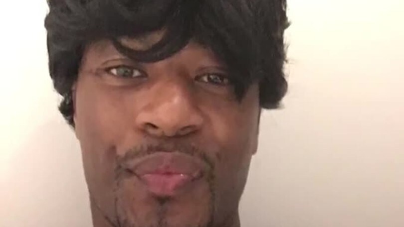 Evra, messaggio alle donne: «Fate foto normali!»