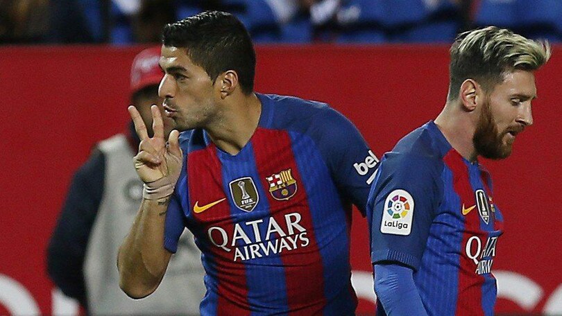 Liga, Siviglia-Barcellona 1-2. Messi e Suarez show