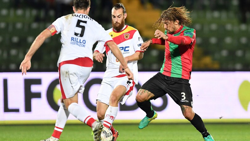 Serie B, la Ternana cade in casa. Ceravolo-gol, il Benevento vince 0-1