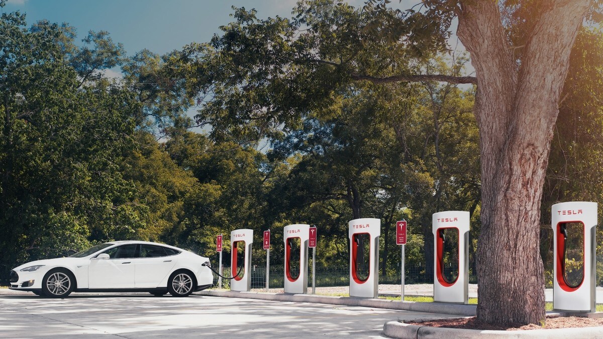 Tesla, i Supercharger diventeranno a pagamento